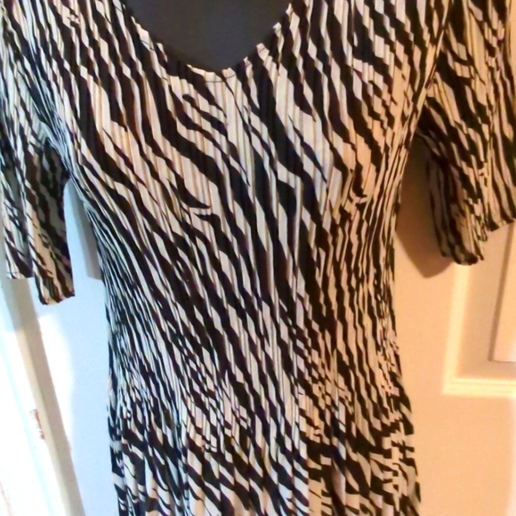 Magic Scarf Womens One Size Top Polyester Animal Print 1/2 Sleeves V-Neck NWOT - Picture 5 of 11